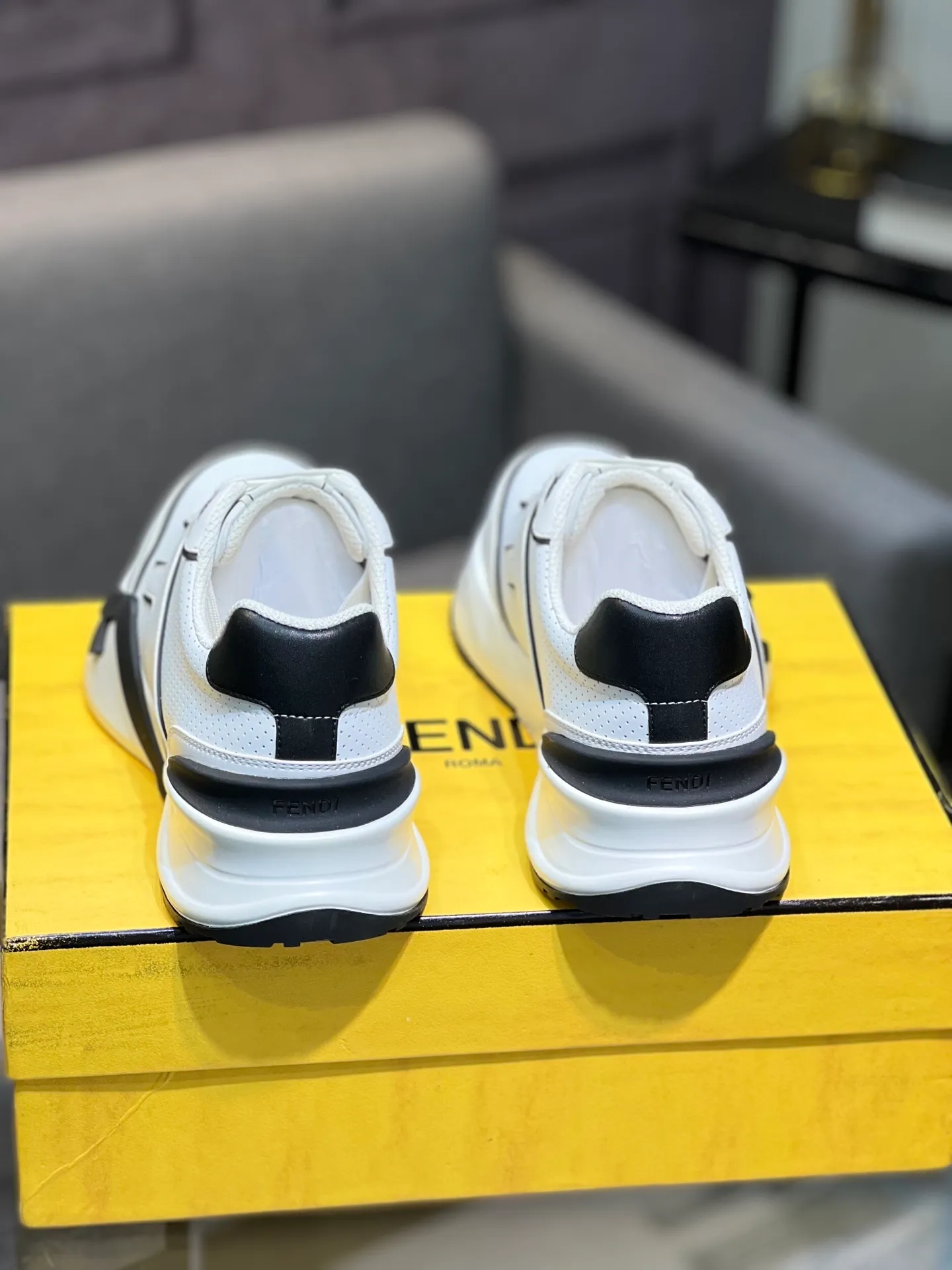 Men's shoes 💰580 FENDI men's fashion casual shoes 👟Hot sale🔥Official website 1:1 replica ⬆️Original quality - Original leather - Original breathable mesh lining Original outsole 1:1 replica, code number 38-44 (45-46 customized)
